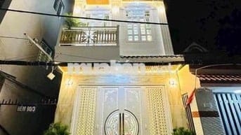 BÁN NHÀ 3 TẦNG, HXH THÔNG, Ở NGAY, 3 TẦNG, 4PN, KẾ QUẬN 7, NHỈNH 6 TỶ