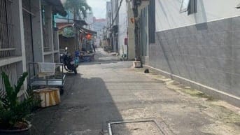 Bán nhà 3 tầng hẻm 6m giáp Trường Chinh. Giá 6 tỷ 990 Tl tốt