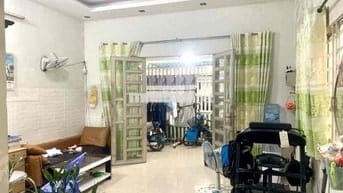 🌹 NHÀ NGANG HIẾM 6,4 m- Diện tích 108m2 – pháp lý: Chuẩn- Hẻm Xe hơi q