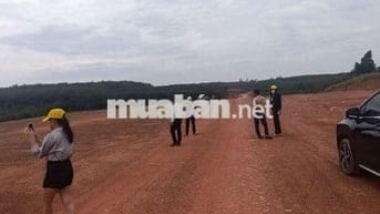 Bán Đất Xuyên Tâm giá Rẻ.gần trường học.gầm chợ . Gần UBND