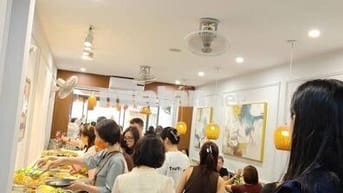 Sang nhượng nhà hàng khu đông văn phòng ở Mai Hắc Đế
