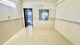 Phòng cho thuê bancol cửa sổ trời giá rẻ gần chợ Thạch Đà có thang máy