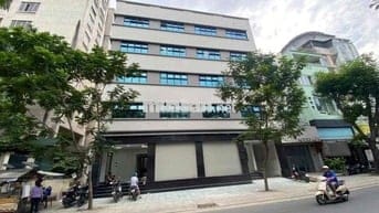 CHO THUÊ TOÀ NHÀ MỚI XÂY THÀNH THÁI QUẬN 10 NGANG 17M