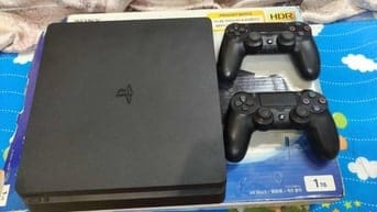 BÁN MÁY PS4 SLIM HACK 1TB CÓ 2 TAY CẦM