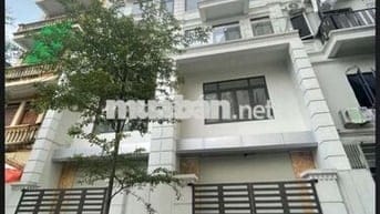 Tôi cần bán nhà Tiểu Khu Ngọc Khánh 5tầng thang máy full nội thất