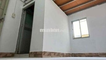 phòng trống mới sơn ,giờ tự do có bv 24/24 ,an ninh ,gần chợ Bình thới