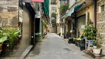 Cần bán gấp nhà 81M², 3 tầng, mặt tiền 5.6m, giá 19 tỷ phố Võng Thị