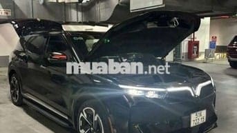 VinFast VF9 Plus 2023 6 ghế trần kính 27000 km