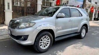 Gia đình bán xe Toyota Fortuner bản V đang sử dụng