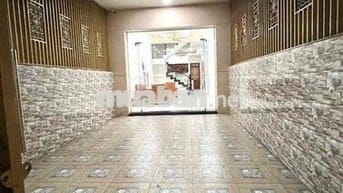 Cho thuê nhà lầu nguyên căn 100m2 có:  3pn nằm sau Big C - Đông Hoà