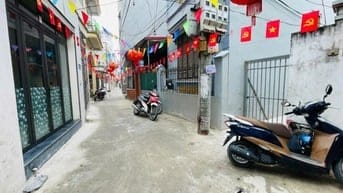 hà riêng mới xây ô tô đỗ cổng cách phố 40m gần chợ và trường học tại B