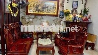 cần bán căn nhà Đường Hạ Trại cự khối long biên