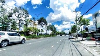 Bán 420m2 đất tặng luôn nhà cấp 4, mặt tiền đường Ngô Quyền - Tp Cà Ma