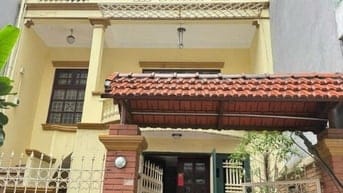 Cho thuê nhà mặt phố 28 Hoàng Sâm, cách đường Hoàng Quốc Việt 50m