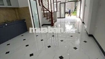 Nhà 4T*31m2 đường thông ÔTÔ lùi cửa,vài bước ra chợ,gần TT Chúc Sơn