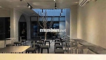 Cho Thuê Mặt Sàn Tầng 4 Rộng 170m2 Thang Máy