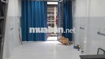 NHÀ HẺM XE BA GÁC.ĐI BỘ RA PHAN CHU TRINH.GẦN CHỢ.SAT TRƯỜNG ĐH CÁN BỘ