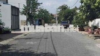 Nhà 1 trệt 1 lầu xây mới tặng nội thất trung tâm thành phố VL