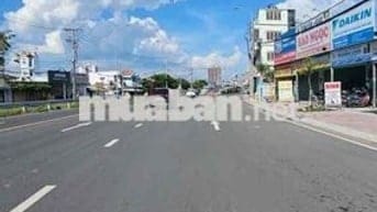 nhà  2 tâng —dt 107m2 —hem xe hơi —6phong ngủ _gia chào 6, 7 t