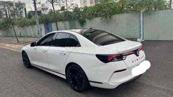 VinFast Lux A2.0 2022 A2.0 Tiêu chuẩn - 100000 km