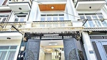 Cần bán nhà đường xe hơi ngay trung tâm