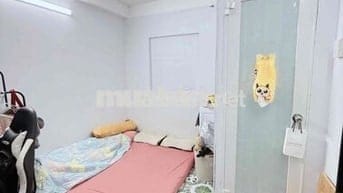 phòng ngủ tách bếp riêng biệt, có ban công