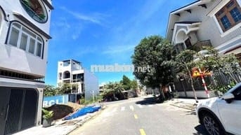 🏩 Bán đất kẹp cống mt khu E Hòa Phú 26, 100m2, 7.x tỷ tl