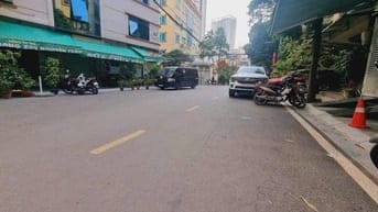 VIP - MẠC THÁI TỔ - TRUNG KÍNH - 86M - 5 TẦNG - MT 15M chỉ 35 tỷ 