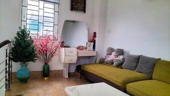 Bán nhà cách mặt phố Khâm Thiên khoảng 6m, ô tô để phố. MT> 4,6m;