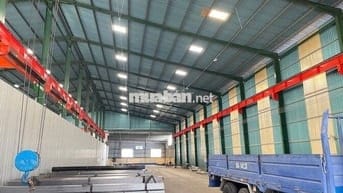 CHO THUÊ KHO XƯỞNG MẶT TIỀN QL 1A, BẾN LỨC 1400M2 GIÁ RẺ CÓ CẦU TRỤC