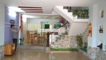 Cho rhuê nhà 5 x18-3 lầu -5 phong xtt-dg xe tải dan cư sam uat