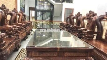 Cho thuê Biệt Thự 4 lầu 200m2 có: 5pn bên DT743 - Dĩ An