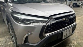 Toyota Corolla Cross 2020 1.8V màu bạc, chuẩn hãng