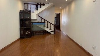 Cho thuê căn hộ liền kề 270 m2 làm VP hoặc để ở phố Ngọc Lâm, LB, HN