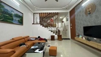 NHÀ 2 TẦNG CÓ NỘI THẤT MẶT TIỀN  BÀU NĂNG