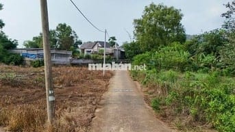 - Bán 5.5m hoặc 8m mặt tiền Bê Tông 5m, nhánh đường 23, Nghĩa Thành.