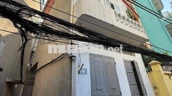 Bán Nhà 3 Tầng Cũ, Xe 3 Gác Đỗ Cửa. Diện Tích 26m2, Sổ Đỏ Chính Chủ.