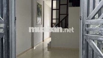 Bán nhà mới, gần chợ, ủy ban, phù hợp gia đình