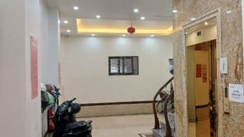 Tôi chủ nhà cho thuê căn hộ khép kín, có 2 ngủ, có gác xép, thang máy.