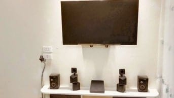 Tập thể Hà Nội 3 ngủ quận Hai Bà Trưng  -  ô tô đỗ cửa 