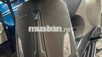 vespa Sprint125 có Cavet, qua nhà xem xe