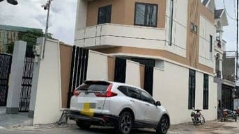 NHà Mặt Tiền Quận 9-Thiết Kế Hiện Đại-3 Tầng Đầy Đủ Tiện Nghi- An Ninh