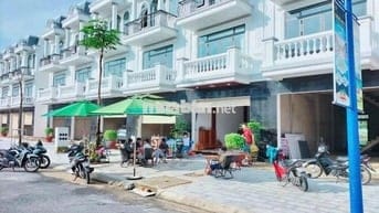 Mua nhà đầu tư + kinh doanh. Hãy xem căn này, sổ riêng, mặt tiền 25m
