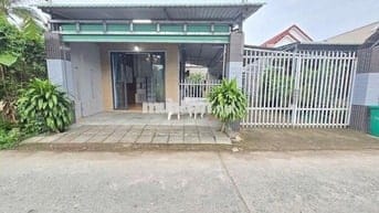 Cần bán gấp căn nhà  gần chợ chiều Tân Phú Trung 135m2- SHR- giá 1 tỉ