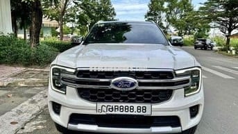 Ford Everest Titanium Plus Trắng 10000 km