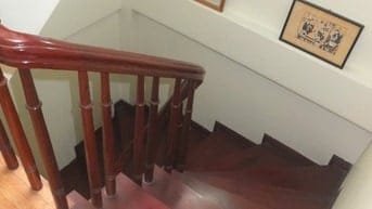  Cho thuê nhà ngõ 125 trung kính 52m x4T ô tô đỗ cửa