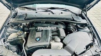 BMW  325 i 2010 km ( gia đình cần nhượng )