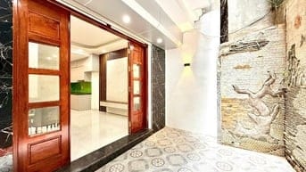 Hiếm 36m2 MT 4,3m khổ đất đẹp mà có 9,8 tỷ nhà 5T thang máy VănChuong