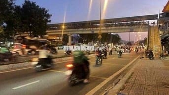 MẶT TIỀN PHẠM VĂN ĐỒNG THỤT VÀO 20M - XE HƠI ĐỖ CỬA - ĐẤT TẶNG NHÀ NAT