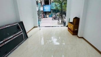 Cho thuê tầng 1 và tầng 2 nhà mặt phố đội cấn, nhà mới đẹp